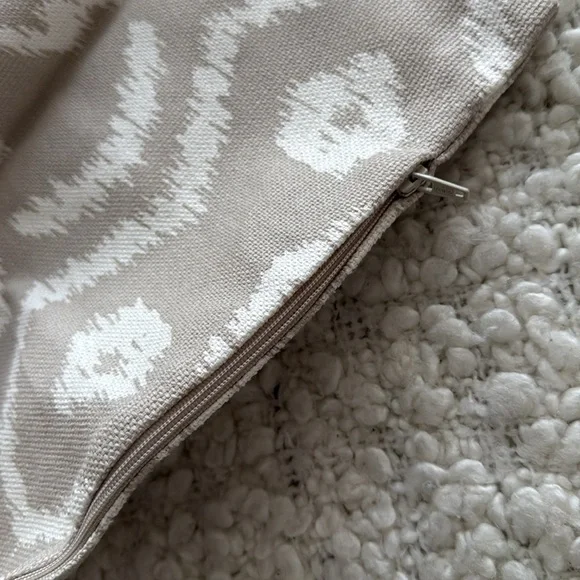 H&M | Patterned | Throw | Cushion Cover - Picture 7 of 11